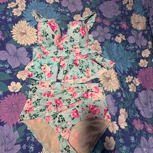 Torrid floral two piece swimsuit size 1